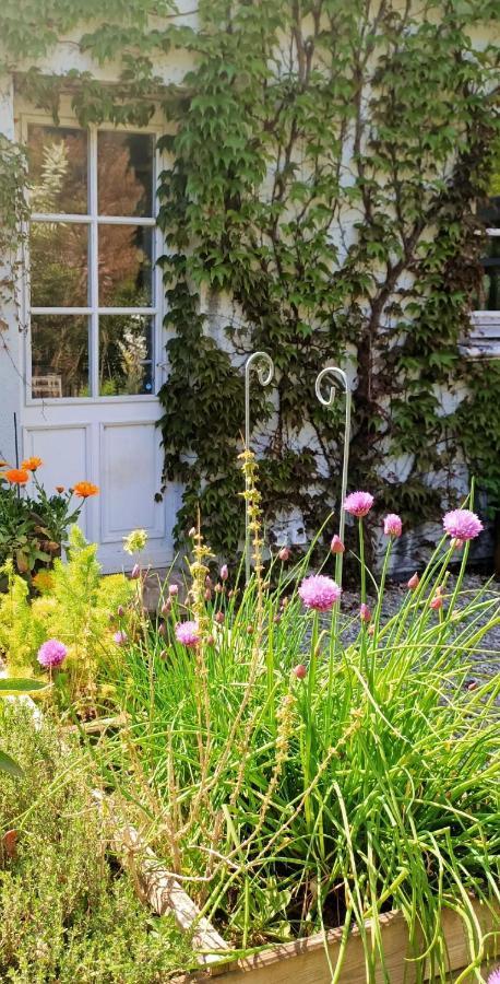 Bed and Breakfast Un Parfum de Violette Fourneville Exterior foto