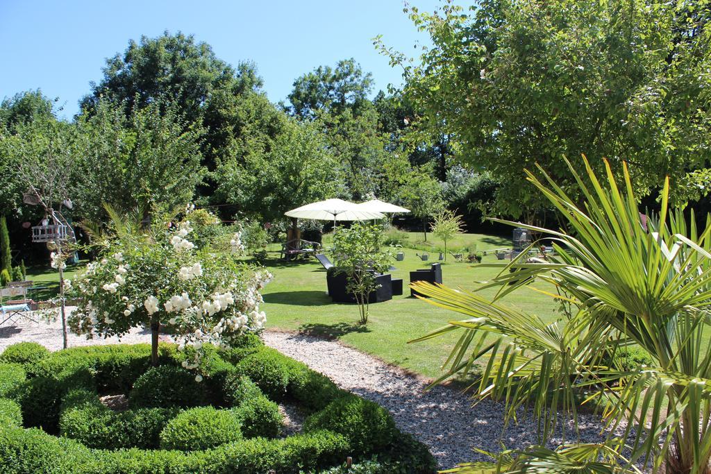 Bed and Breakfast Un Parfum de Violette Fourneville Exterior foto